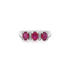 1,67 Karat Ovalschliff Rubin und Diamant Drei-Stein Band Ring