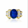 Bague rétro style Chanthaburi avec saphir bleu et diamants baguette sur les côtés