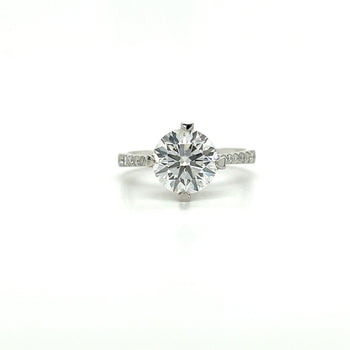 Bague en or blanc 18K avec diamant de laboratoire 2,60 carat et sertissage à griffes en forme de cœur – Assay Jewelers
