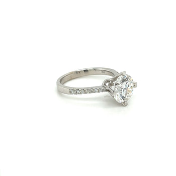 Bague en or blanc 18K avec diamant de laboratoire 2,60 carats et serti à griffes en forme de cœur – Assay Jewelers
