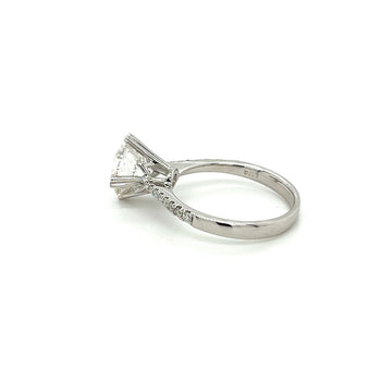 Bague en or blanc 18K avec diamant de laboratoire 2,60 carat et sertissage à griffes en forme de cœur – Assay Jewelers