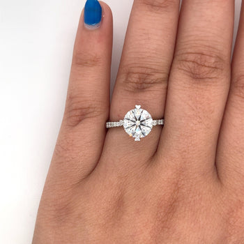 Bague en or blanc 18K avec diamant de laboratoire 2,60 carats et serti à griffes en forme de cœur – Assay Jewelers