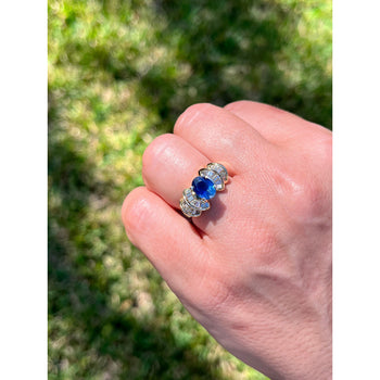 Bague en or 14k avec saphir bleu taille ovale de 1,19 carat et diamants taille baguette – Assay Jewelers