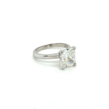 Bague solitaire en diamant cultivé en laboratoire taille radiant de 3,20 carats – Assay Jewelers