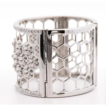 6.5 CTTW ラウンドカットダイヤモンドのハニカムモチーフ 18Kホワイトゴールド バングルブレスレット – Assay Jewelers