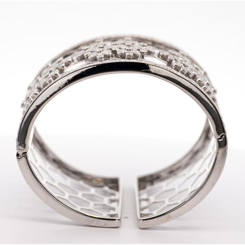 6.5 CTTW ラウンドカットダイヤモンドのハニカムモチーフ、18Kホワイトゴールドのバングルブレスレット – Assay Jewelers