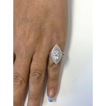 Diamant certifié GIA de 2,38 carats, taille marquise, couleur H, pureté SI1, monté sur une Bague halo en or blanc 18k et diamants – Assay Jewelers