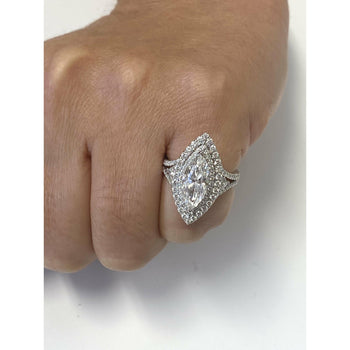 Diamant de 2,38 carats taille marquise certifié GIA, couleur H, pureté SI1, monté sur une Bague halo en or blanc 18k avec diamants – Assay Jewelers