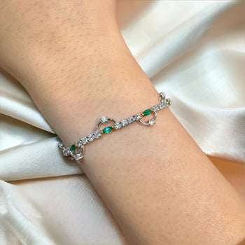 Bracelet à breloques en or 18K avec émeraude naturelle de 0,72 carat et diamant de 2,08 carats – Assay Jewelers