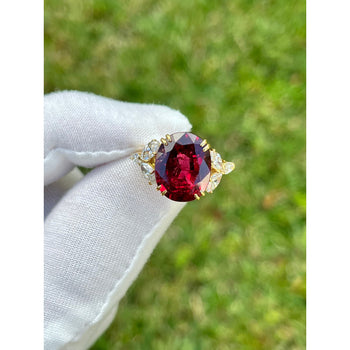 Van Cleef & Arpels 8.85 Carat No Heat Oval Ruby in 18k Yellow Gold Ring – Assay Jewelers
