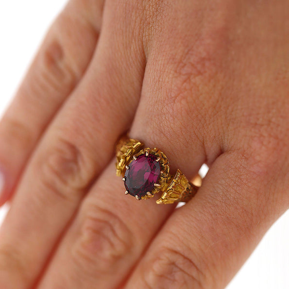 Vintage Oval Rodolite Garnet Victorian Revival in 18K Yellow Gold Solitaire Ring