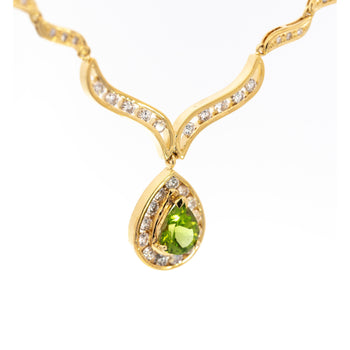 Collier Pendentif Anciens en or jaune 18K avec péridot vert taille poire et diamants – Assay Jewelers